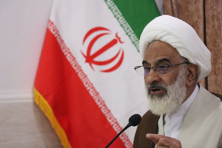 تصاویر/دیدار نماینده ولی‌فقیه در سپاه پاسداران انقلاب اسلامی با علمای شیعه و اهل‌سنت در بندرعباس