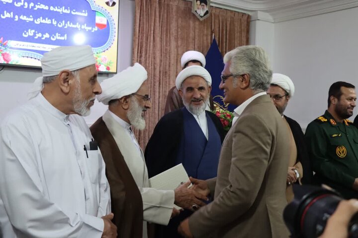 تصاویر/دیدار نماینده ولی‌فقیه در سپاه پاسداران انقلاب اسلامی با علمای شیعه و اهل‌سنت در بندرعباس