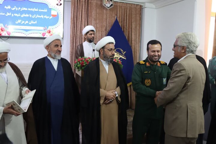 تصاویر/دیدار نماینده ولی‌فقیه در سپاه پاسداران انقلاب اسلامی با علمای شیعه و اهل‌سنت در بندرعباس