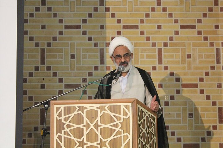 دشمن برای عبور یک کشتی از تنگه هرمز التماس می‌کند/ آقا کاملاً در جریان تحولات تنگه هرمز هستند