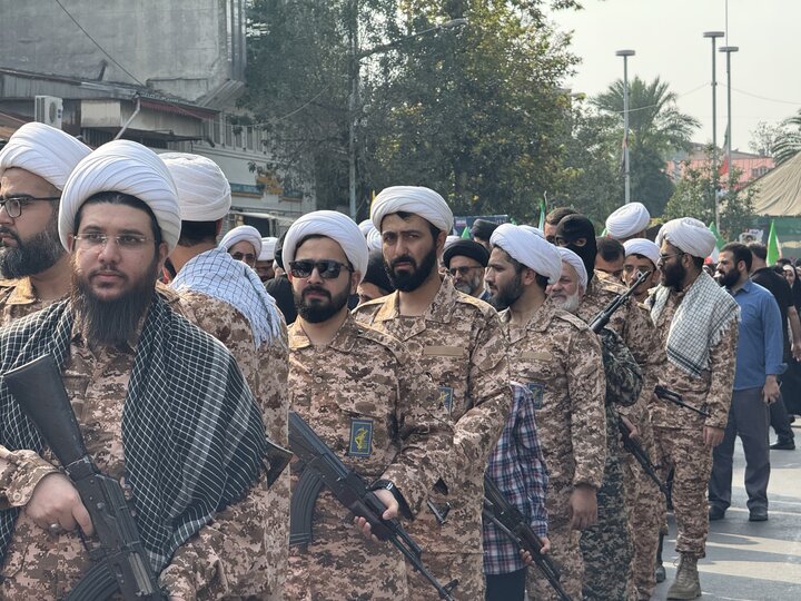 فیلم| حضور طلاب و روحانیون در رزمایش ۴٠ هزارنفری جانفدای رشت