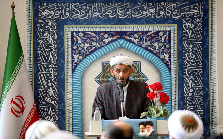 تصاویر / آئین تکریم از اهل‌سنت استان گلستان به پاس همراهی در اجتماعات مردمی شبانه