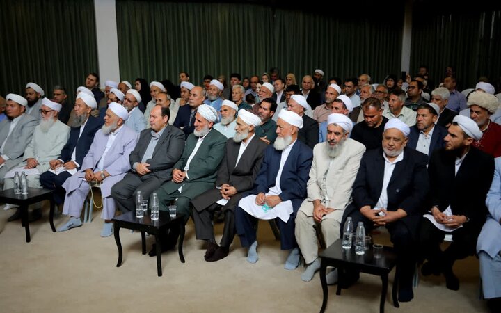تصاویر / آئین تکریم از اهل‌سنت استان گلستان به پاس همراهی در اجتماعات مردمی شبانه