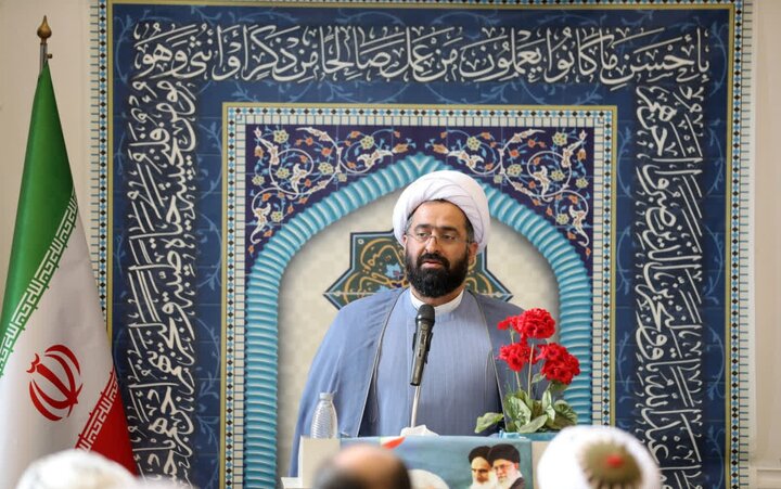 تصاویر / آئین تکریم از اهل‌سنت استان گلستان به پاس همراهی در اجتماعات مردمی شبانه