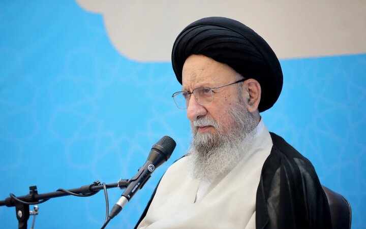 تصاویر / آئین تکریم از اهل‌سنت استان گلستان به پاس همراهی در اجتماعات مردمی شبانه