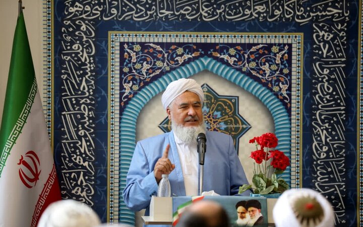 تصاویر / آئین تکریم از اهل‌سنت استان گلستان به پاس همراهی در اجتماعات مردمی شبانه