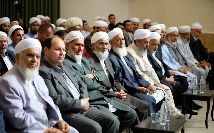 تصاویر / آئین تکریم از اهل‌سنت استان گلستان به پاس همراهی در اجتماعات مردمی شبانه