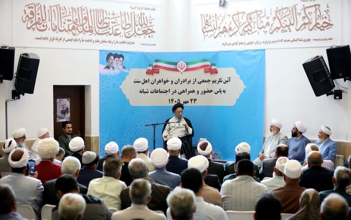 تصاویر / آئین تکریم از اهل‌سنت استان گلستان به پاس همراهی در اجتماعات مردمی شبانه