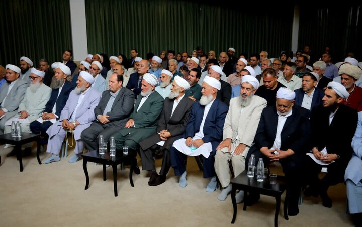 تصاویر / آئین تکریم از اهل‌سنت استان گلستان به پاس همراهی در اجتماعات مردمی شبانه