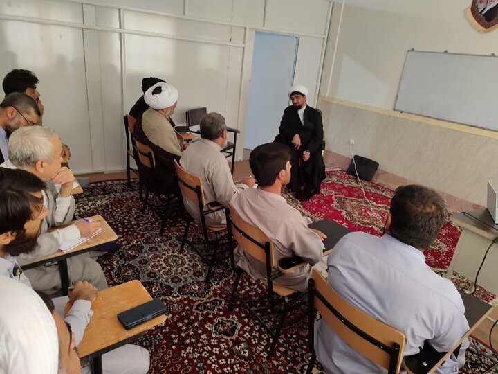 تصاویر/آغاز دوره تخصصی سطح سه مذاهب اسلامی در مدرسه علمیه ایرانشهر