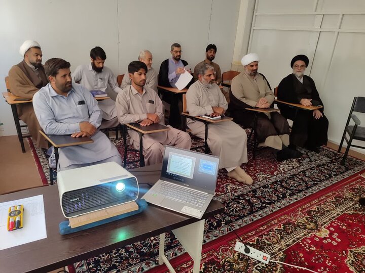 تصاویر/آغاز دوره تخصصی سطح سه مذاهب اسلامی در مدرسه علمیه ایرانشهر