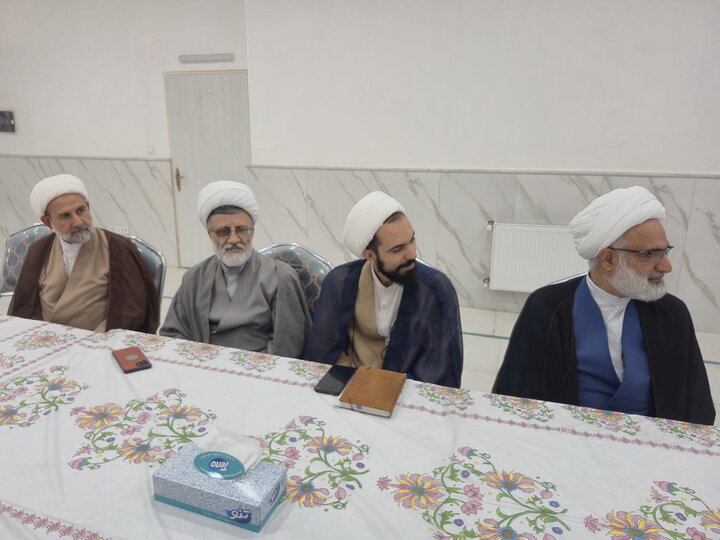 تصاویر/ نشست معاون پژوهش حوزه‌های علمیه با مدیران آموزش و پژوهش مدارس علمیه کاشان