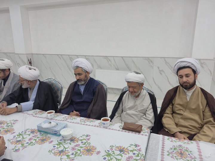 تصاویر/ نشست معاون پژوهش حوزه‌های علمیه با مدیران آموزش و پژوهش مدارس علمیه کاشان