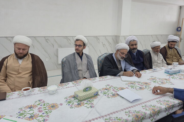 تصاویر/ نشست معاون پژوهش حوزه‌های علمیه با مدیران آموزش و پژوهش مدارس علمیه کاشان