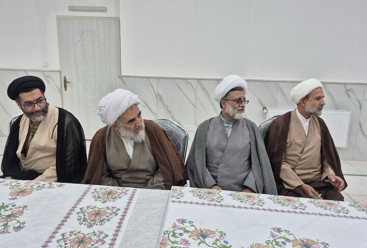 تصاویر/ نشست معاون پژوهش حوزه‌های علمیه با مدیران آموزش و پژوهش مدارس علمیه کاشان