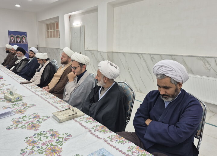 تصاویر/ نشست معاون پژوهش حوزه‌های علمیه با مدیران آموزش و پژوهش مدارس علمیه کاشان