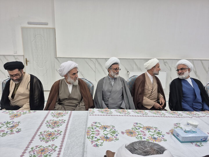 تصاویر/ نشست معاون پژوهش حوزه‌های علمیه با مدیران آموزش و پژوهش مدارس علمیه کاشان