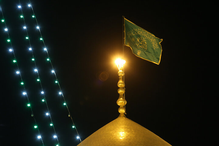 حضور پرشور زائران در حرم بانوی کرامت در شب میلاد حضرت زینب کبری (س)