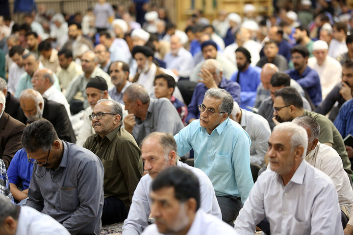 حضور پرشور زائران در حرم بانوی کرامت در شب میلاد حضرت زینب کبری (س)