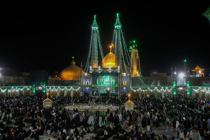 حضور پرشور زائران در حرم بانوی کرامت در شب میلاد حضرت زینب کبری (س)