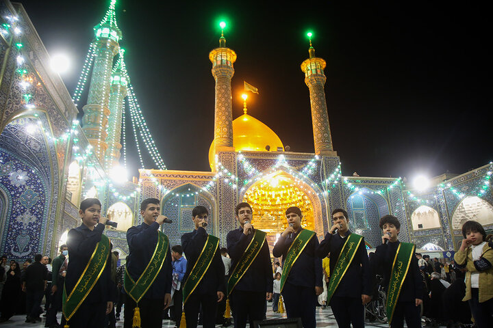 حضور پرشور زائران در حرم بانوی کرامت در شب میلاد حضرت زینب کبری (س)