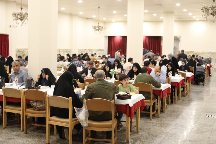 سفره کریمانه حرم بانوی کرامت در شب میلاد دختر امیرالمؤمنین(ع)