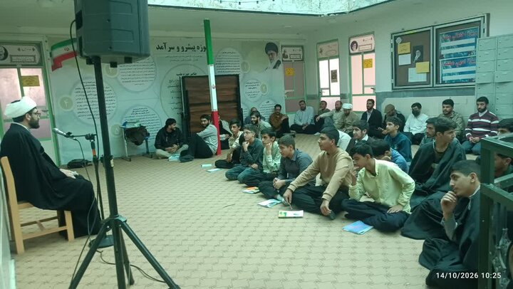 تصاویر/برگزاری درس اخلاق مدرسه علمیه دلفان