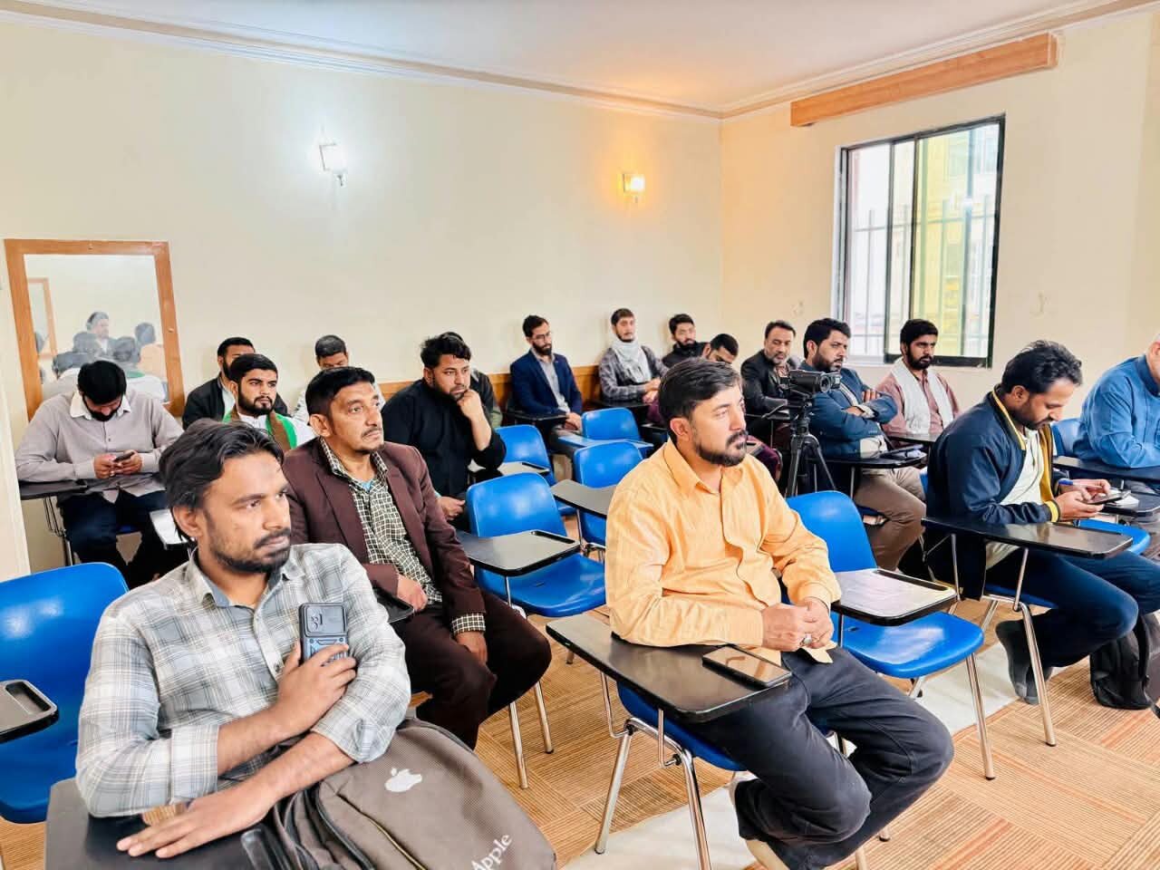 جامعہ المصطفیٰ مشہد میں پاکستانی طلاب کی نشست؛ہیئتِ ائمہ مساجد و علماءِ امامیہ پاکستان عہدیدار مولانا سید صادق رضا تقوی کی شرکت
