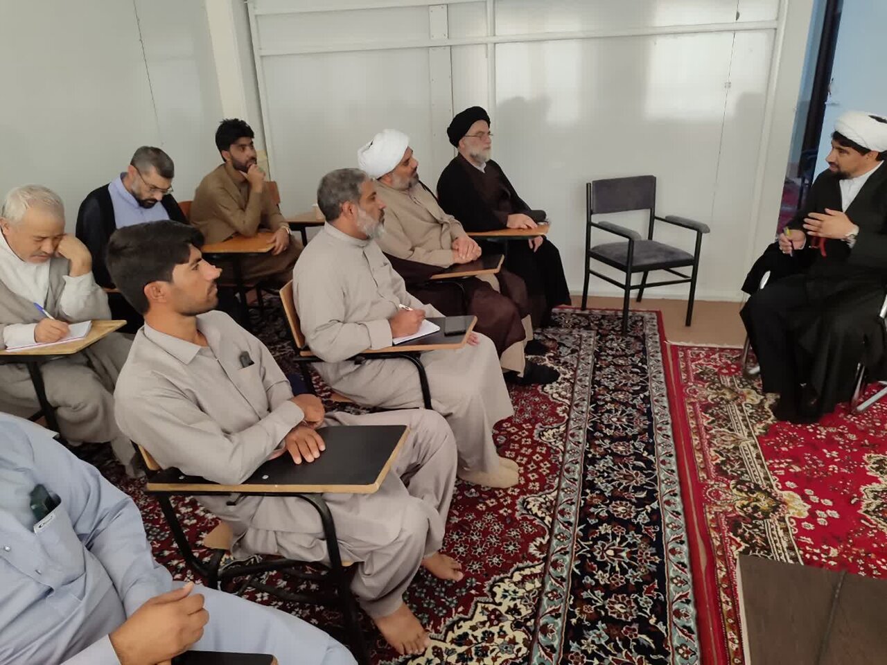 تصاویر/ آغاز دوره تخصصی سطح سه مذاهب اسلامی در مدرسه علمیه ایرانشهر