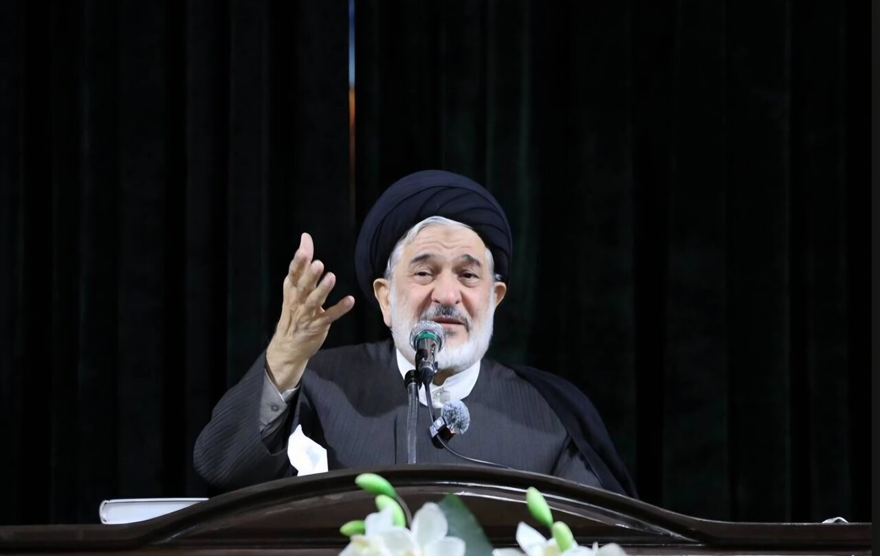 بزرگداشت شهدا باید از حالت تشریفاتی خارج شود