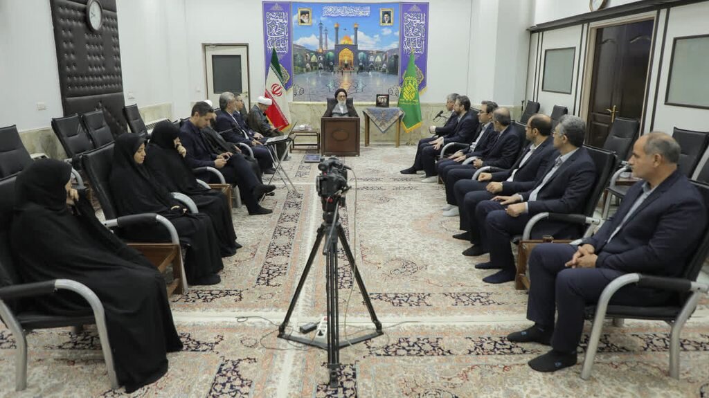 ابلاغ سند هوش مصنوعی آستان مقدس بانوی کرامت توسط آیت الله سعیدی