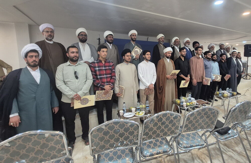 ۲۰  طلبه مدارس علمیه کاشان تجلیل شدند