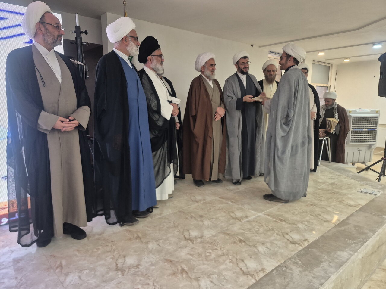۲۰  طلبه مدارس علمیه کاشان تجلیل شدند