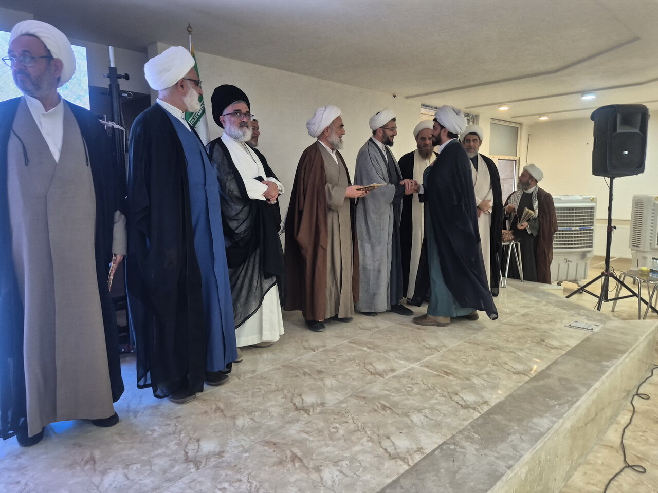 ۲۰  طلبه مدارس علمیه کاشان تجلیل شدند