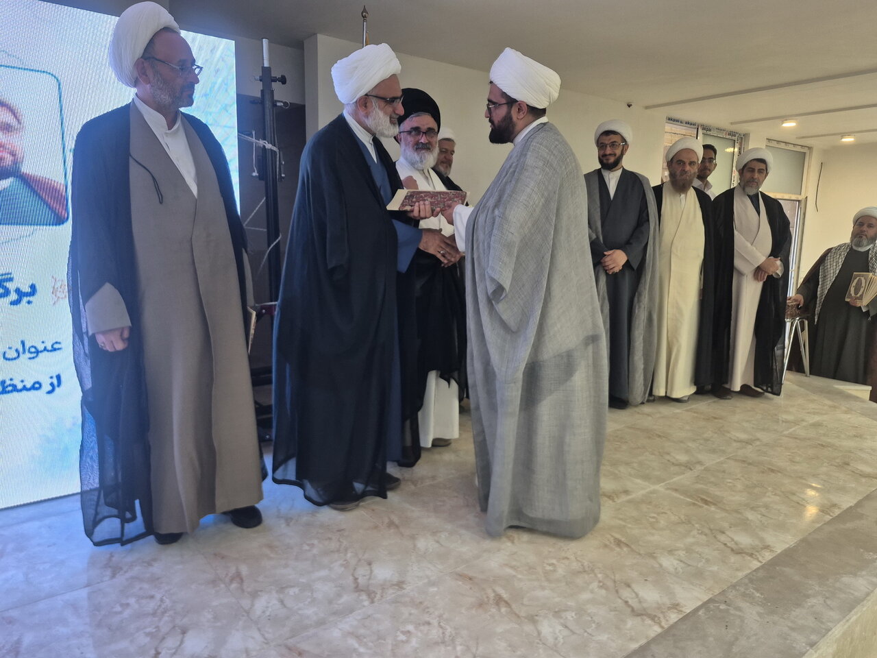 ۲۰  طلبه مدارس علمیه کاشان تجلیل شدند