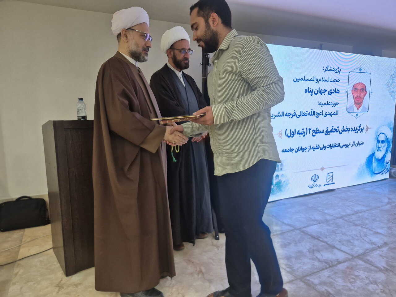 ۲۰  طلبه مدارس علمیه کاشان تجلیل شدند