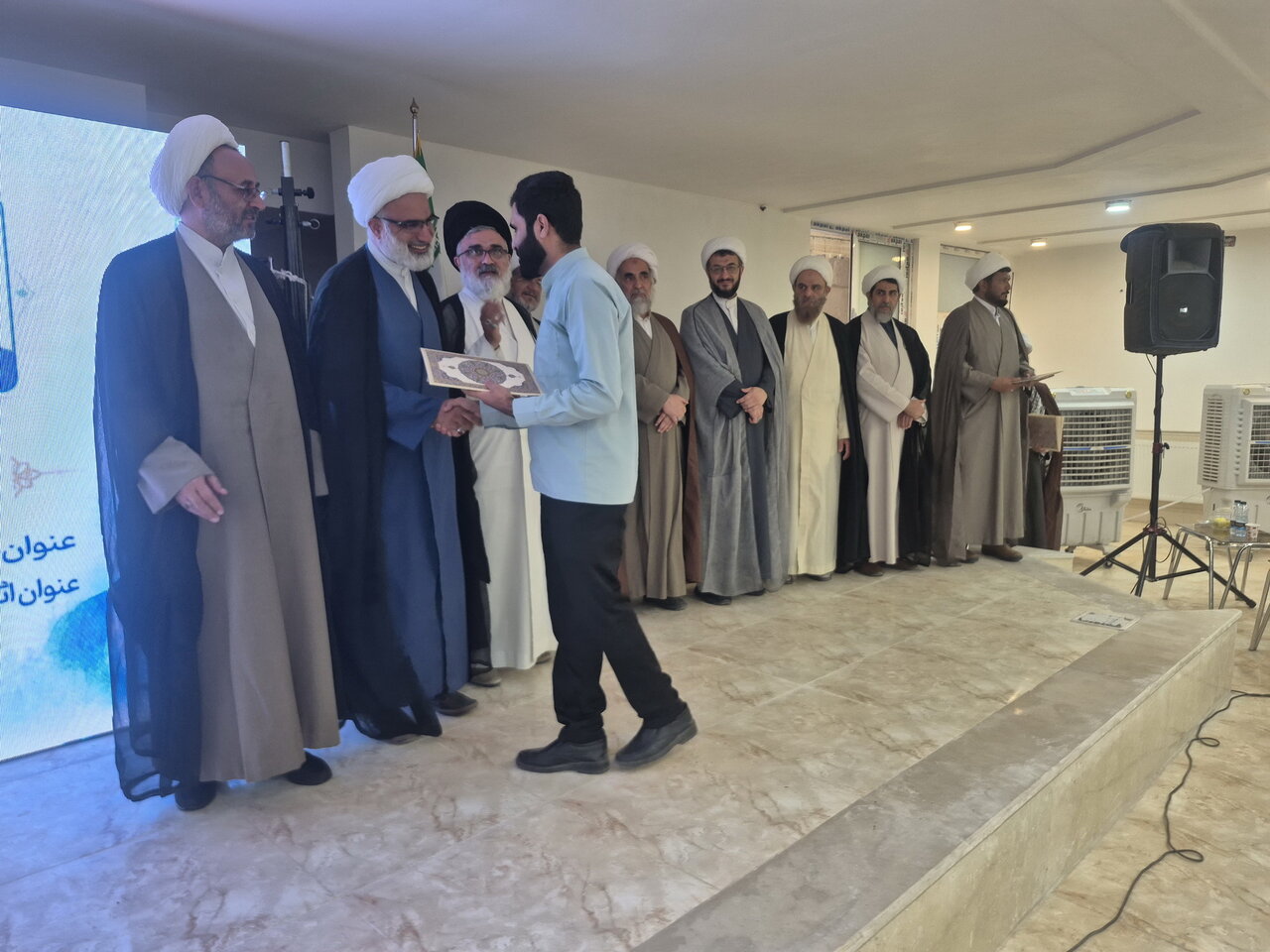 ۲۰  طلبه مدارس علمیه کاشان تجلیل شدند
