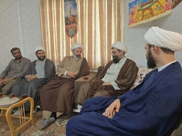 تصاویر/ دیدار و تکریم خانواده شهدای روحانی