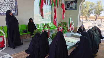 وقتی زائران میلاد حضرت زینب (س) بر مزار «یار دیرین رهبر» حاضر شدند + عکس