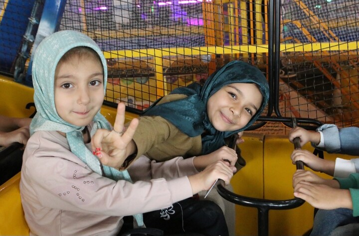 تصاویر/ اردوی تفریحی خانوادگی طلاب همدان در شهربازی رنگین کمان