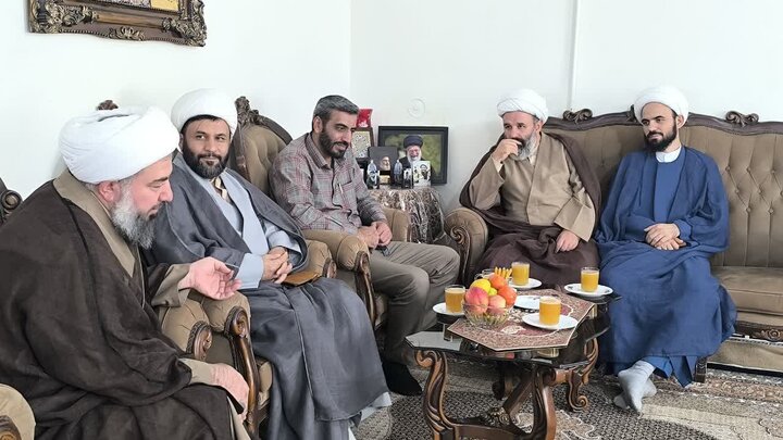 تصاویر/دیدار و تکریم خانواده شهدای روحانی همدان