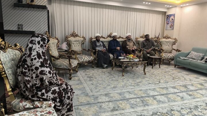 تصاویر/دیدار و تکریم خانواده شهدای روحانی همدان