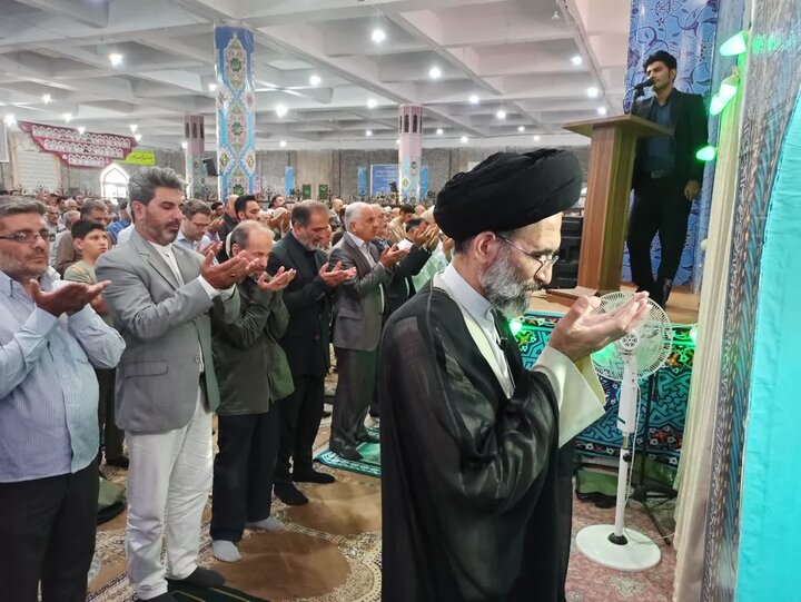تصاویر/ اقامه نماز عبادی سیاسی جمعه کاشان