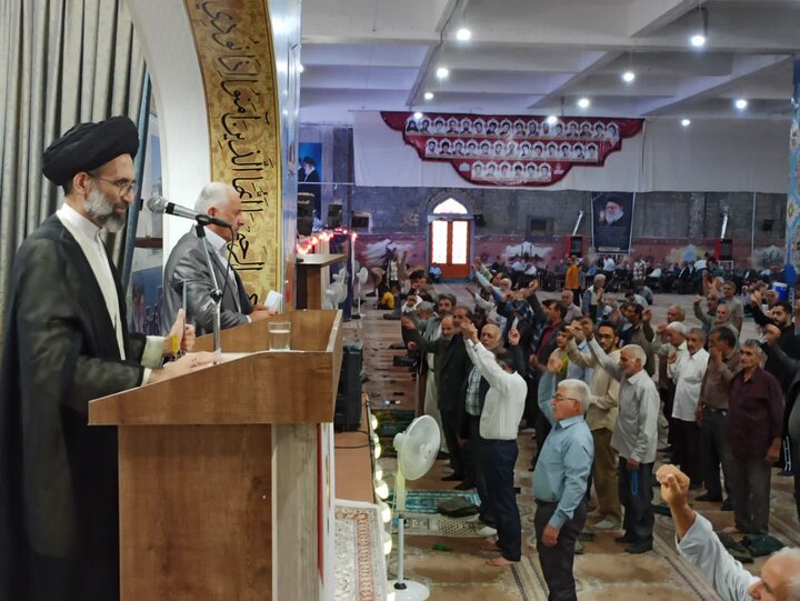 تصاویر/ اقامه نماز عبادی سیاسی جمعه کاشان