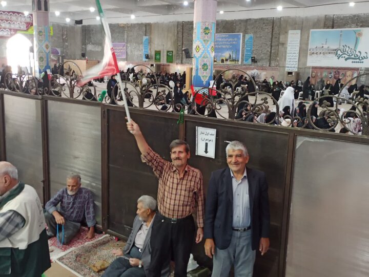 تصاویر/ اقامه نماز عبادی سیاسی جمعه کاشان