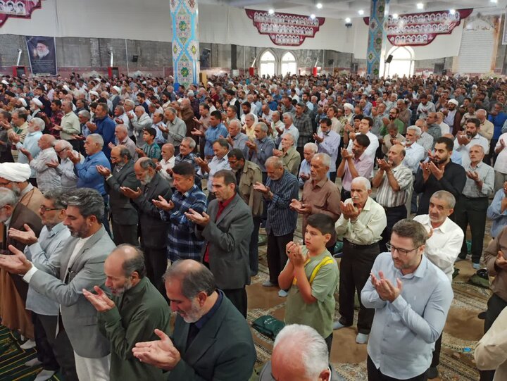 تصاویر/ اقامه نماز عبادی سیاسی جمعه کاشان
