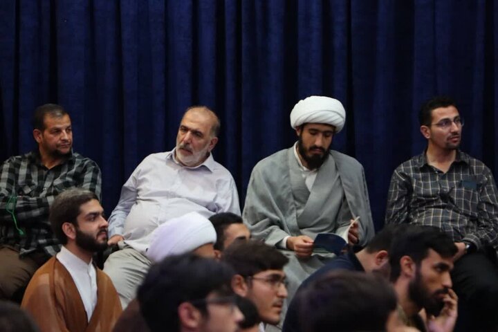 تصاویر/ محفل قرآن و عترت طلاب مدارس آیت‌الله مجتهدی و آیت‌الله حق‌شناس