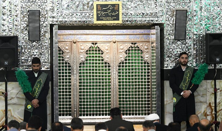 تصاویر/ غبارروبی مضجع حضرت عبدالعظیم(ع)