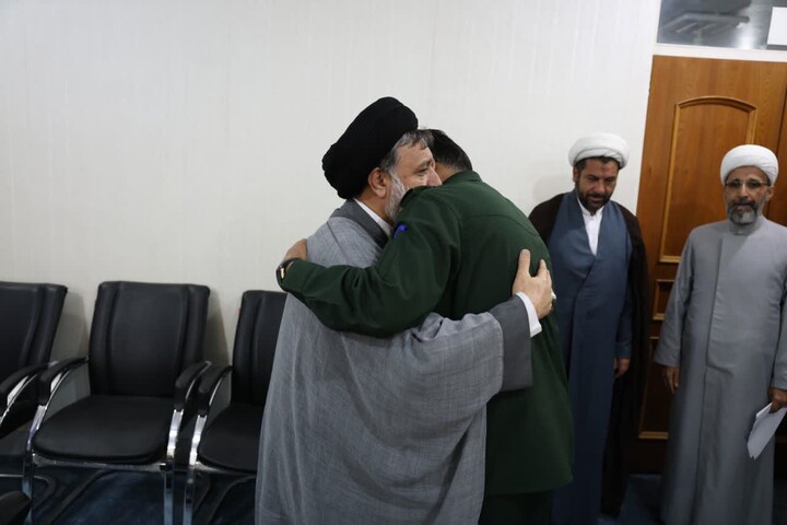 تصاویر / دیدار فرمانده سپاه انصارالحسین(ع) با رئیس مجمع نمایندگان طلاب و فضلای حوزه‌های علمیه قم