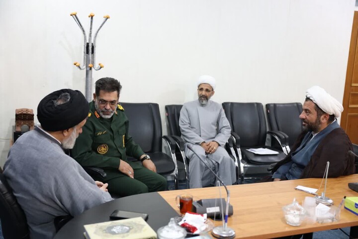 تصاویر / دیدار فرمانده سپاه انصارالحسین(ع) با رئیس مجمع نمایندگان طلاب و فضلای حوزه‌های علمیه قم